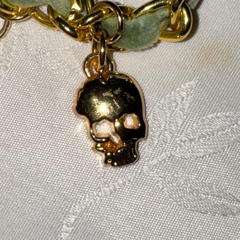 Goldie gold tone